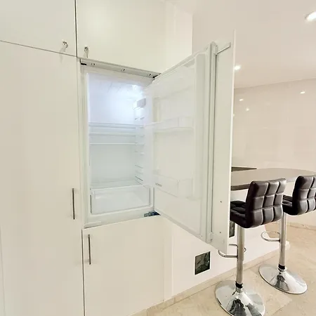 Playa Del Duque Beachside - Renovated 1br Pd1 Apartment
