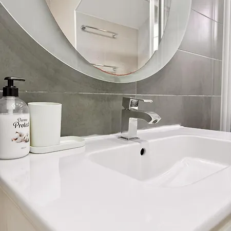 Apartment Playa Del Duque Beachside - Renovated 1br Pd1